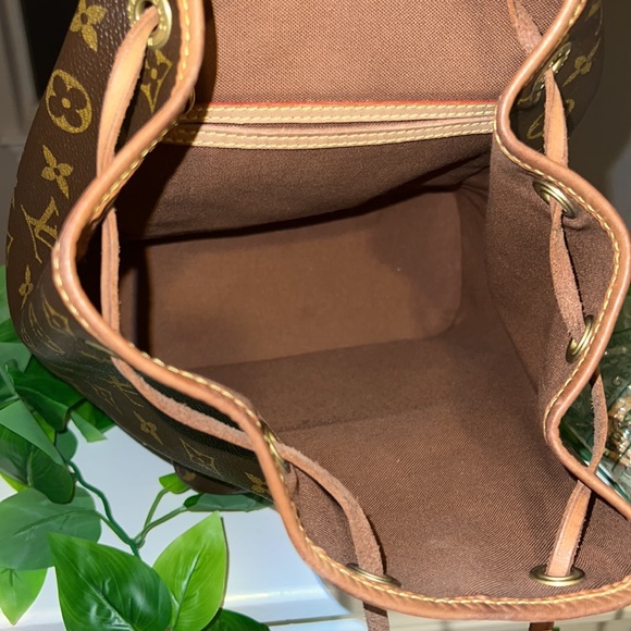 🤎Authentic LV Montsouris MM Backpack🤎 - Picture 10 of 14